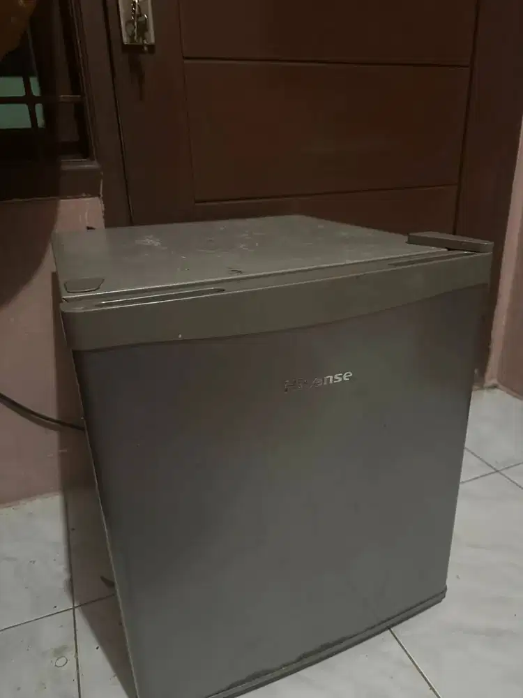 KULKAS HISENSE KAPASITAS 42L / REFIGERATOR MINI