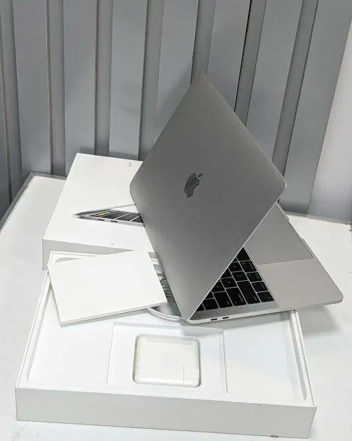 MACBOOK AIR M5 NEW GARANSI IBOX