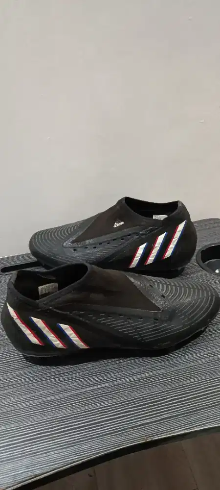 Adidas predator versi negara Prancis no. 421/2
