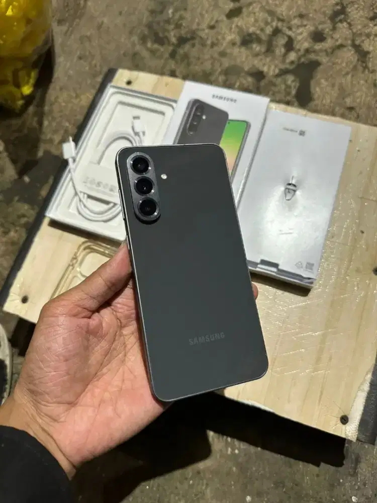 Samsung a56 12/256 garansi on