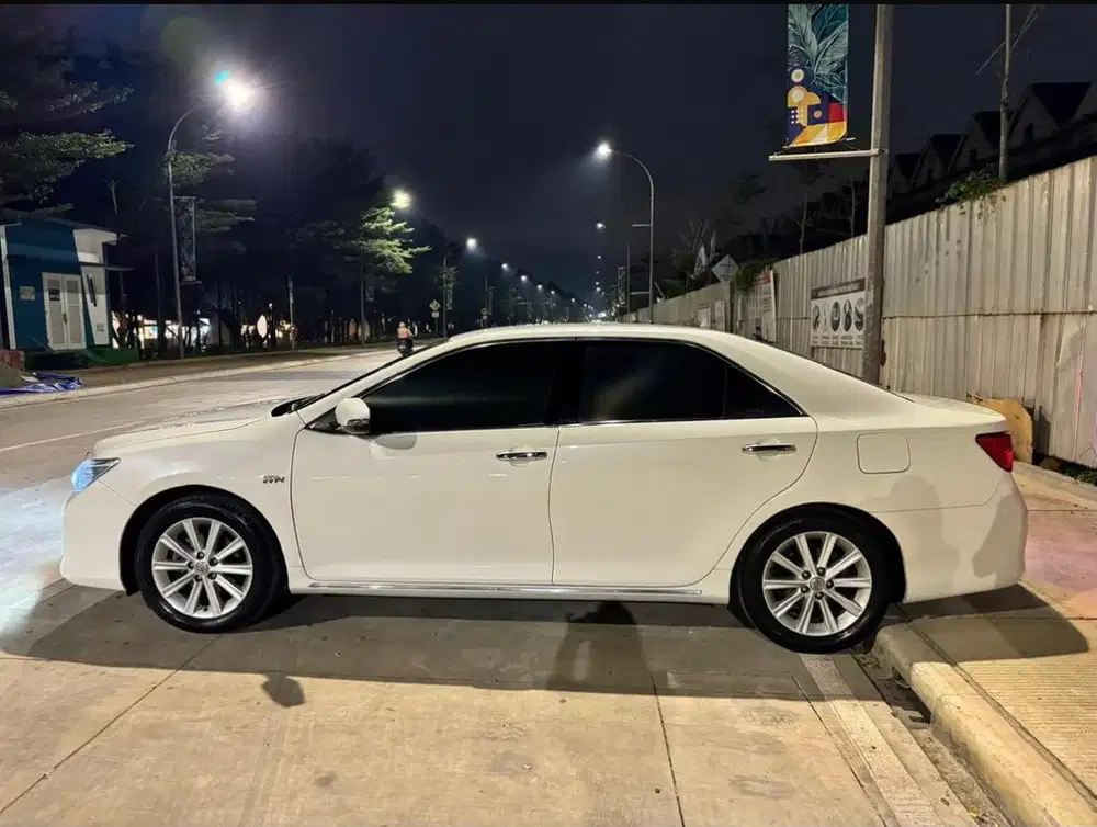 Di Jual Cepat Camry 2.5 V AT White 2014