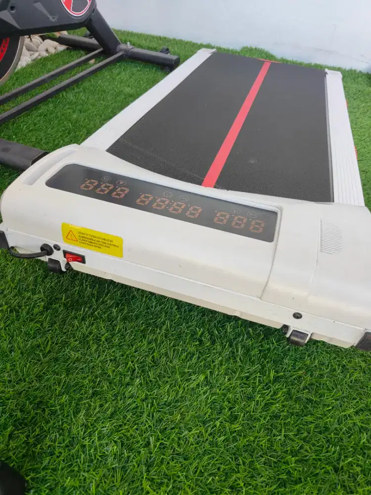 Treadmill electrik ireborn Alat fitness second jarang dipakai