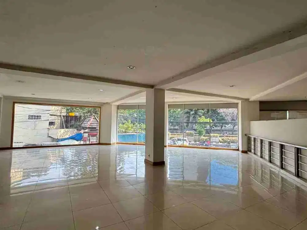 Gedung ex showroom gunung Sahari Jakpus