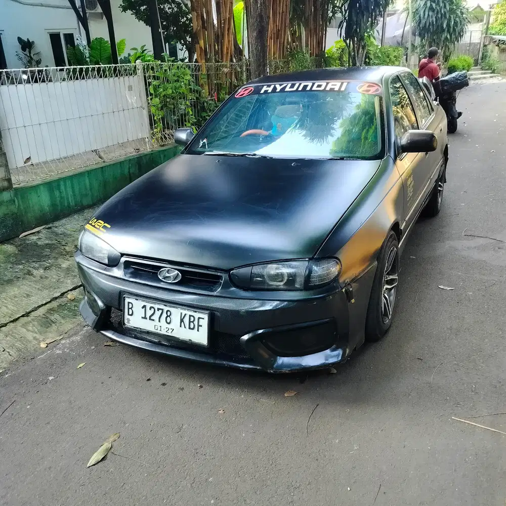 Hyundai Elantra mesih halus body mulus 1999 bensin