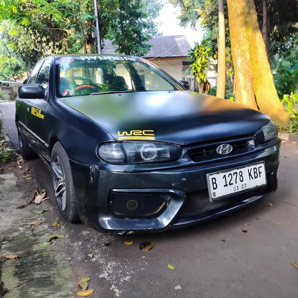 Hyundai Elantra mesih halus body mulus 1999 bensin