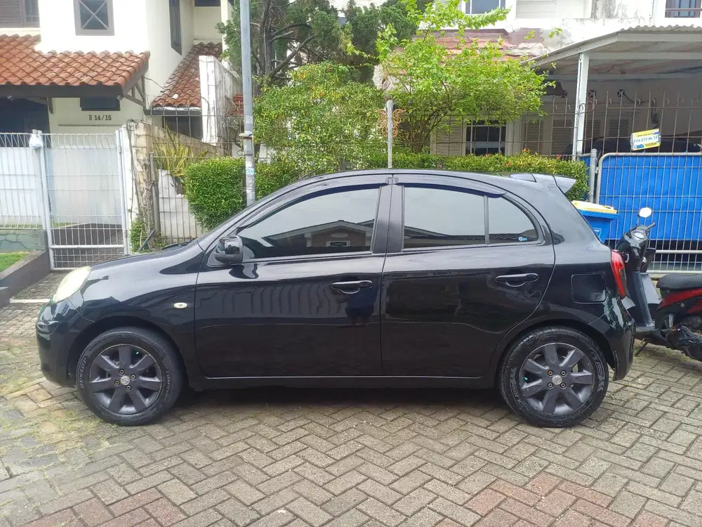 Nissan March 2011 Bensin