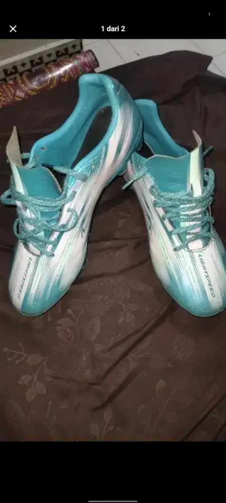 sepatu bola specs meta