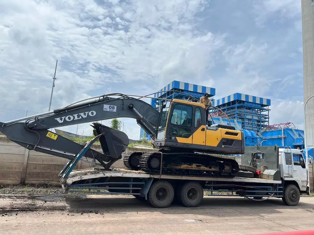 Excavator 20 Ton VOLVO EC210D thn 2023 jual cepat NEGO