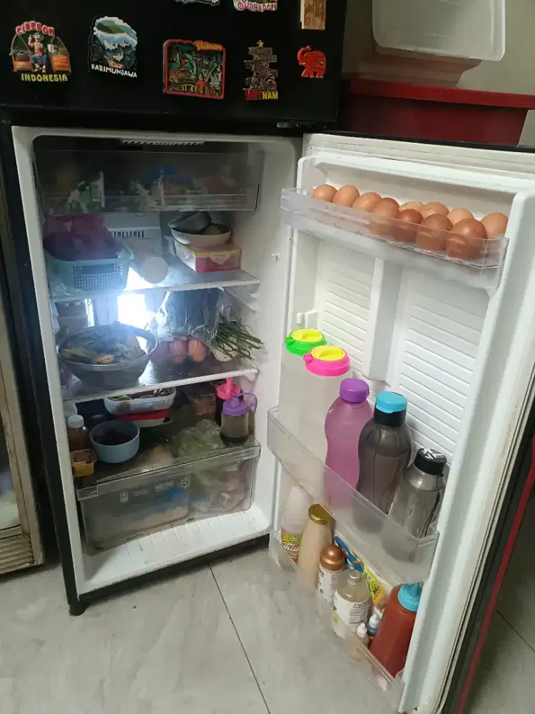dijual murah kulkas aqua 2 pintu