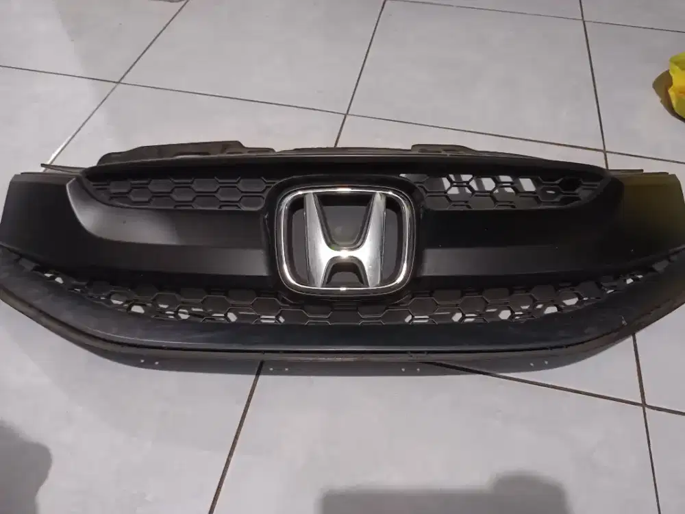 Grille depan Honda Mobilio E, original, seken, mulus