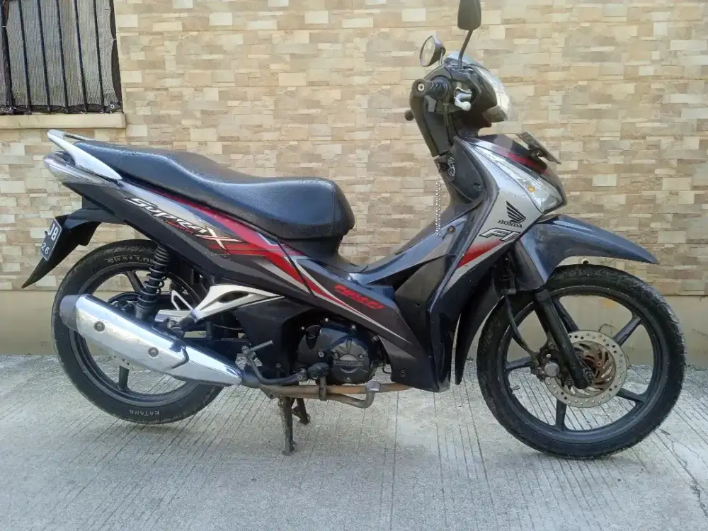 Dijual Honda Supra x 125 helm in thn 2014 mulus komplit PAJAK panjang
