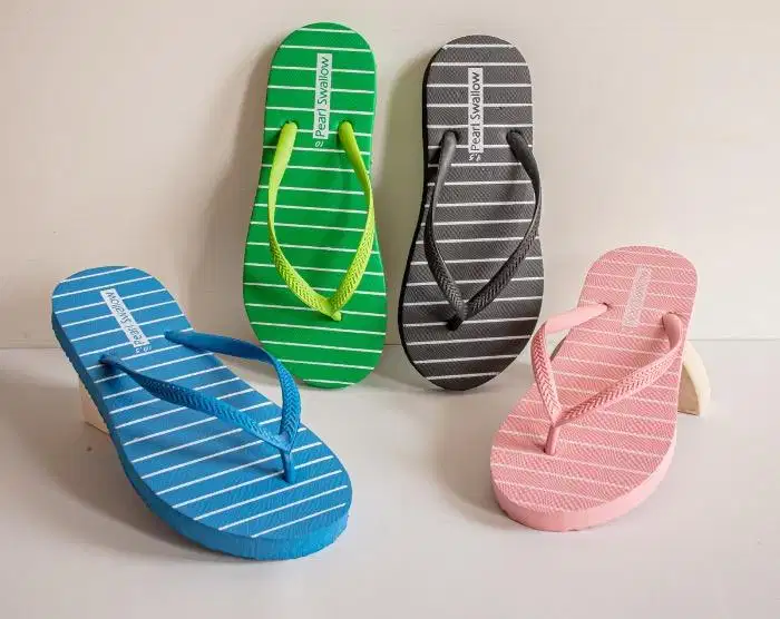 Beli 1 gratis 1 Sandal wanita motif garis harga grosir