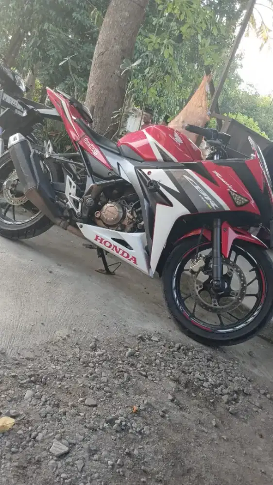 Honda CBR THN 2018 plat B Jakarta