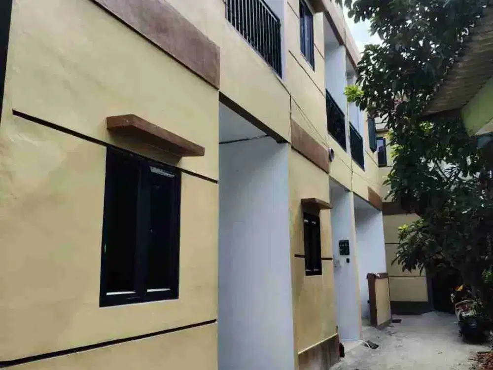 RUMAH 2 LANTAI MINIMALIS HARGA EKONOMIS 10 METER KE JL.RAYA UTAMA