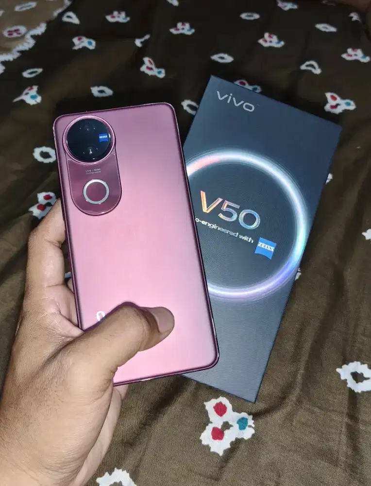 Vivo v50 8/256 fullset garansi mei 2027