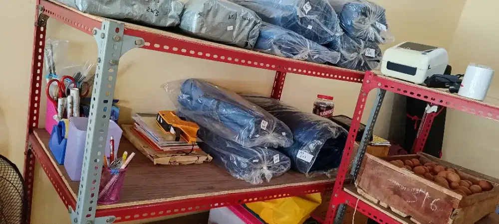 Rak besi lubang murah