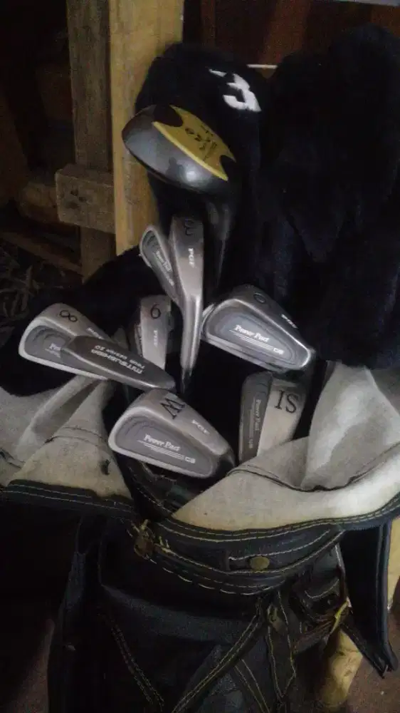 Di jual 15 stick golf & tas nya kulit...