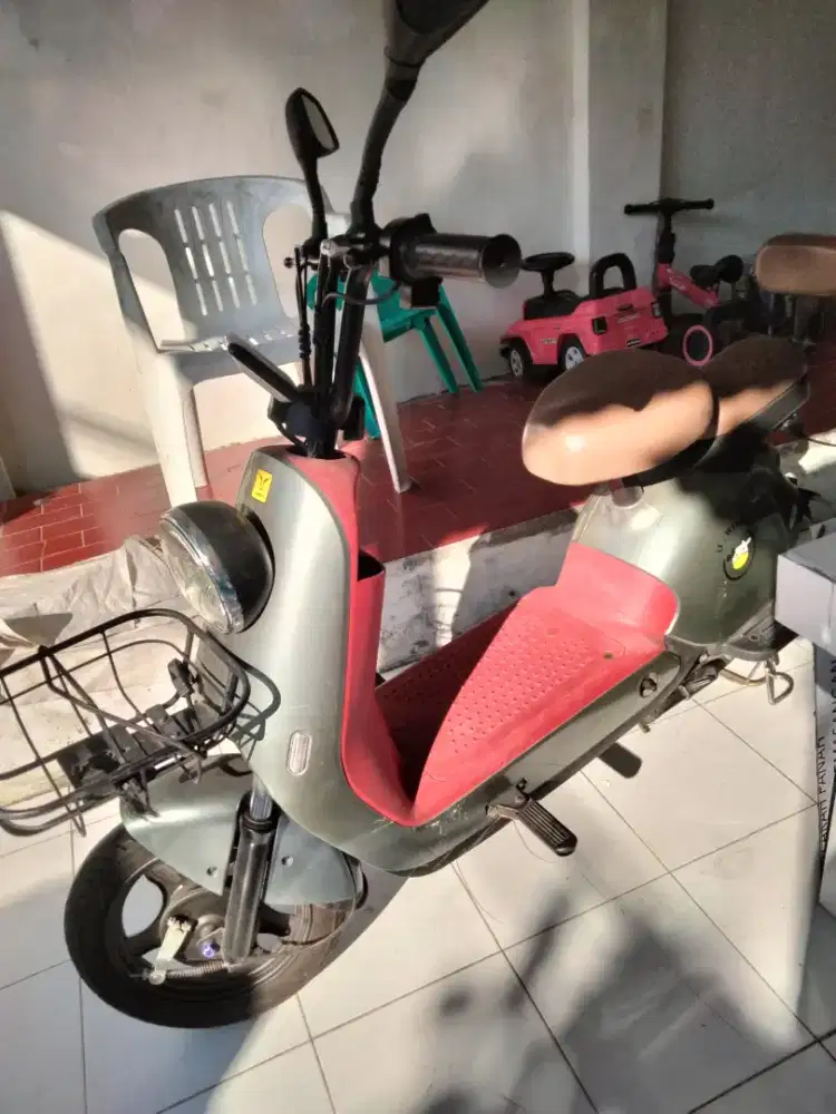 Sepeda listrik uwinfly RF 7 silver