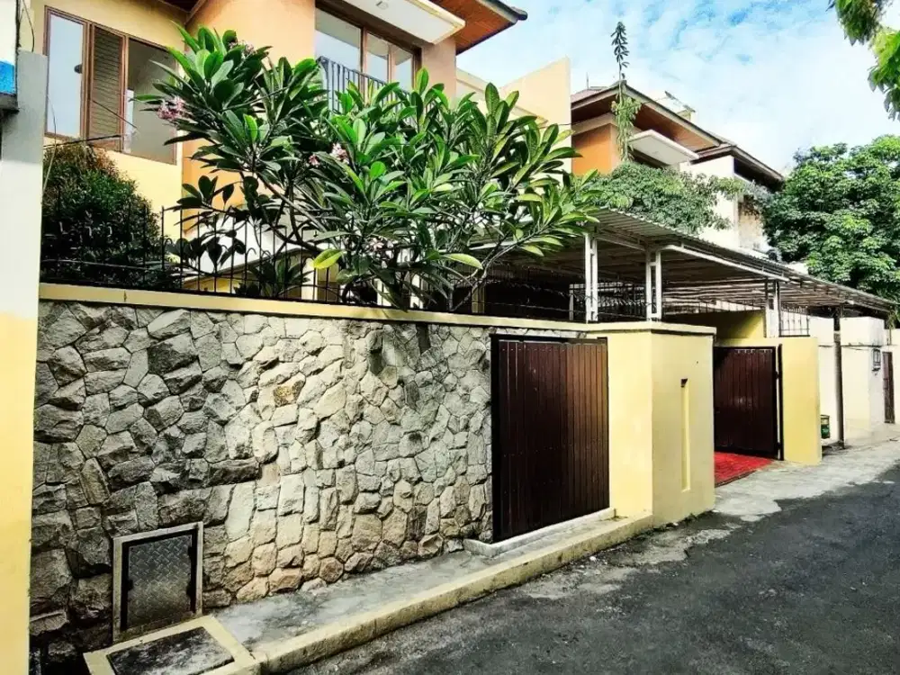 dijual rumah istimewa harga murah dan bebas banjir di kemang jakarta selatan