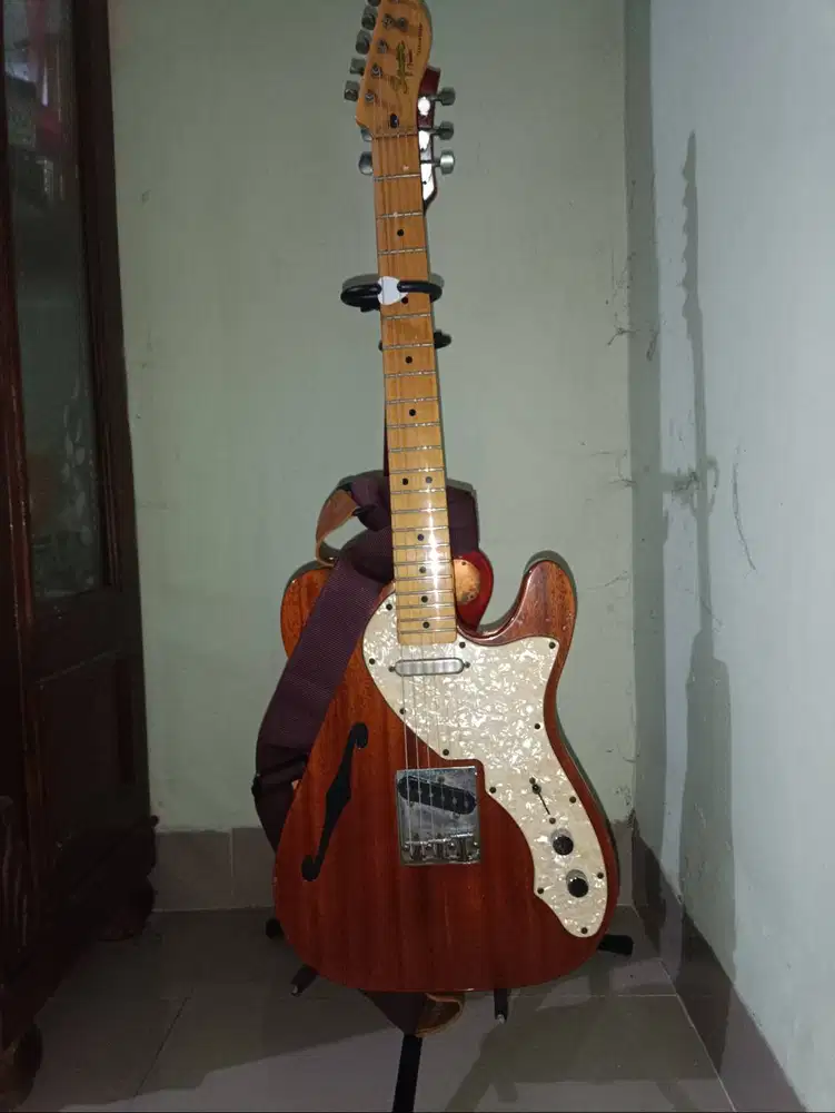Squier Classic Vibe 60s Telecaster Thinline Electric Guitar, Maple FB,