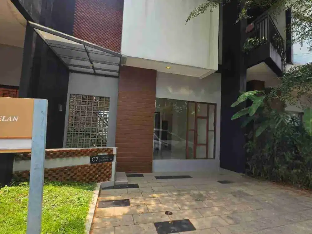DIJUAL CEPAT (DI BAWAH HARGA PASAR) – Rumah 2 Lantai Strategis di Pesona Remboelan, Serpong
