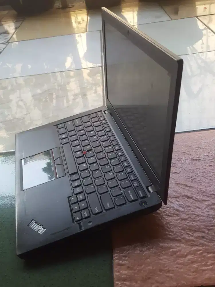 Notebook lenovo thinkpad 250, core i5 gen 5,memory 8 gb ssd 128