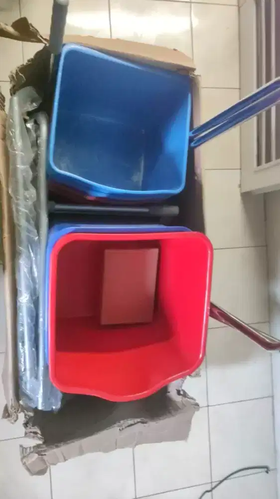 Double bucket pres mop