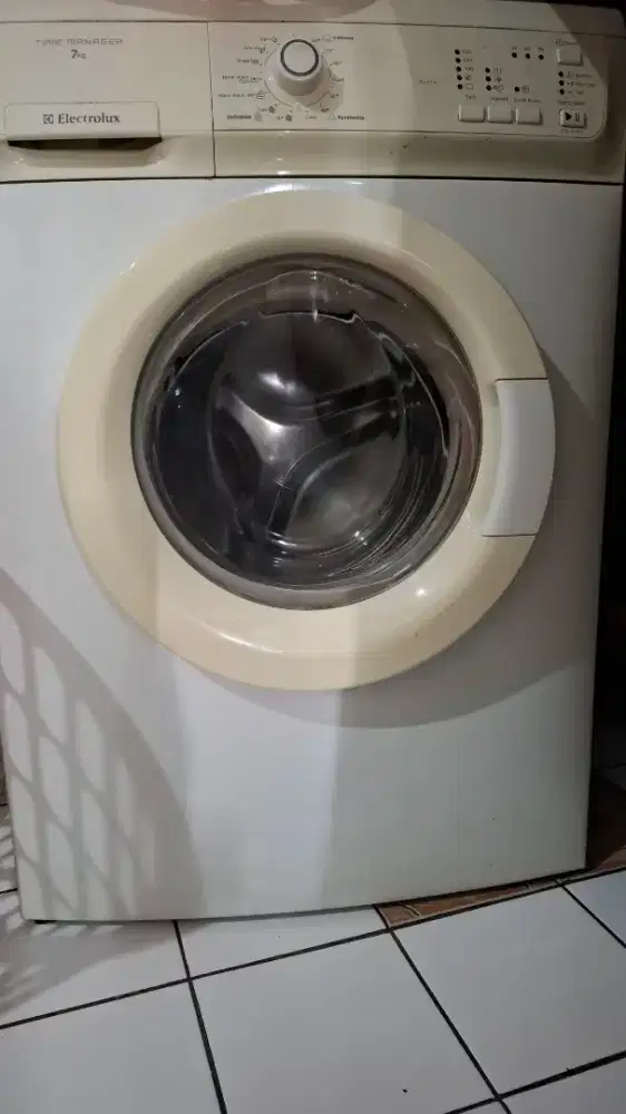 Dijual mesin cuci electrolux time manager kondisi baik (NEGO)