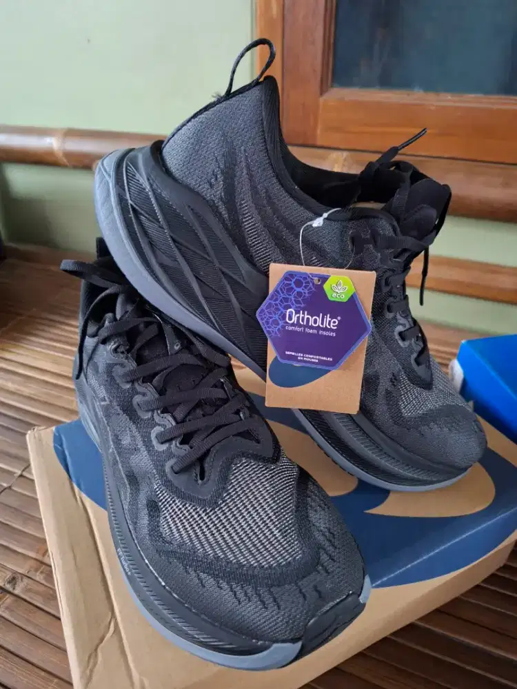 Sepatu Asics Superblast 5