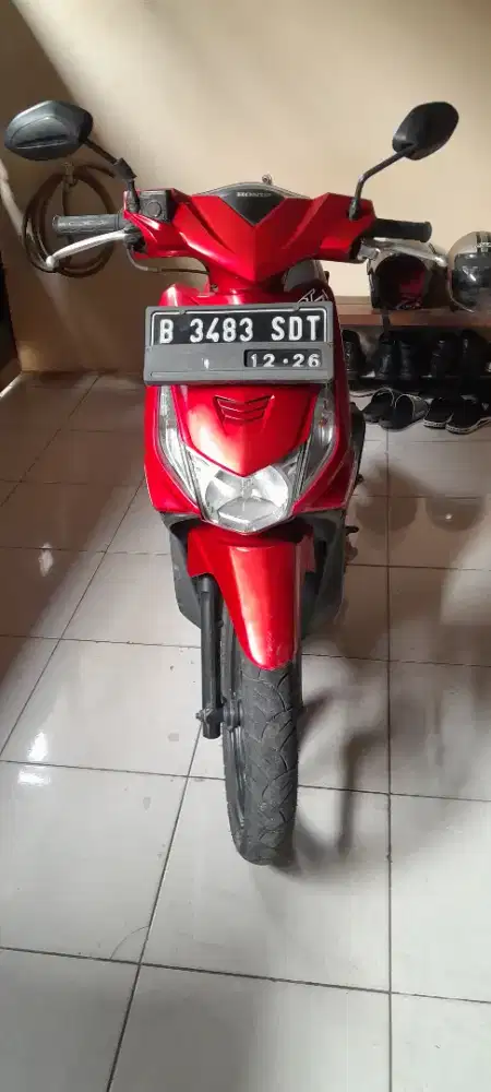 Jual honda beat tahun 2011 warna merah masih orie plat DKI pajak telat