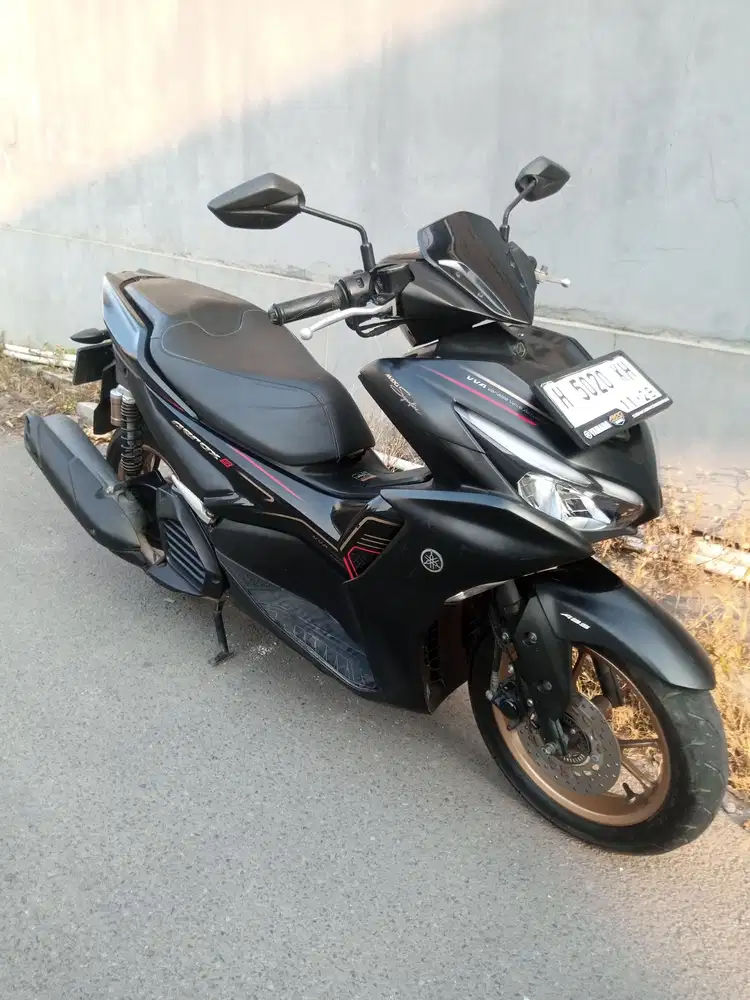 Yamaha AEROX S 2023 Hitam