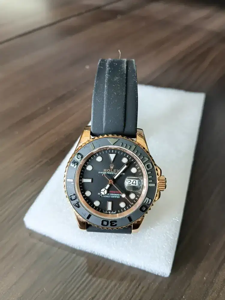 Rolex yachtmaster rubber yellow gold 40 premium automatic swiss mov