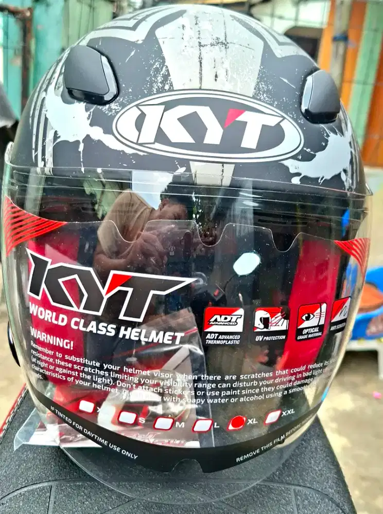 Helm kyt venom disebut XL