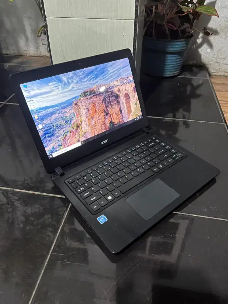 DIJUAL LAPTOP ACER ASPIRE ES1-432 – SIAP PAKAI

Spesifikasi: