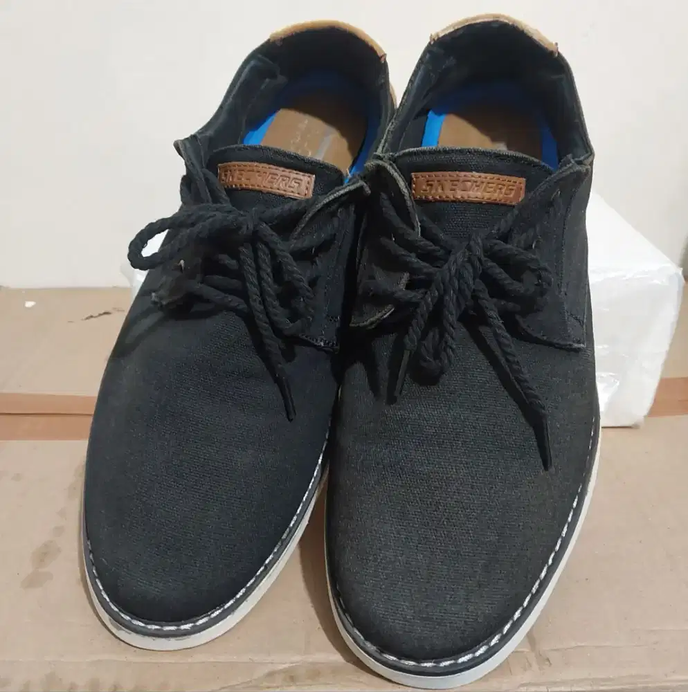 Sepatu skechers ,size 45