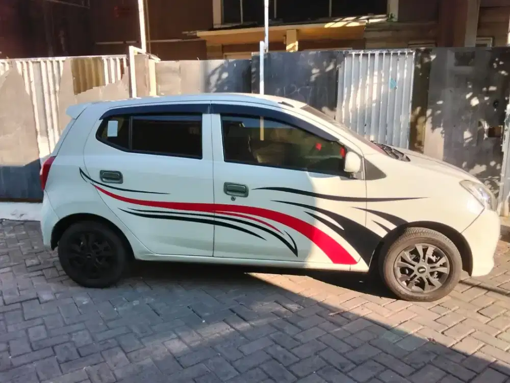Jual mobil Daihatsu Ayla M/T warna putih bagus