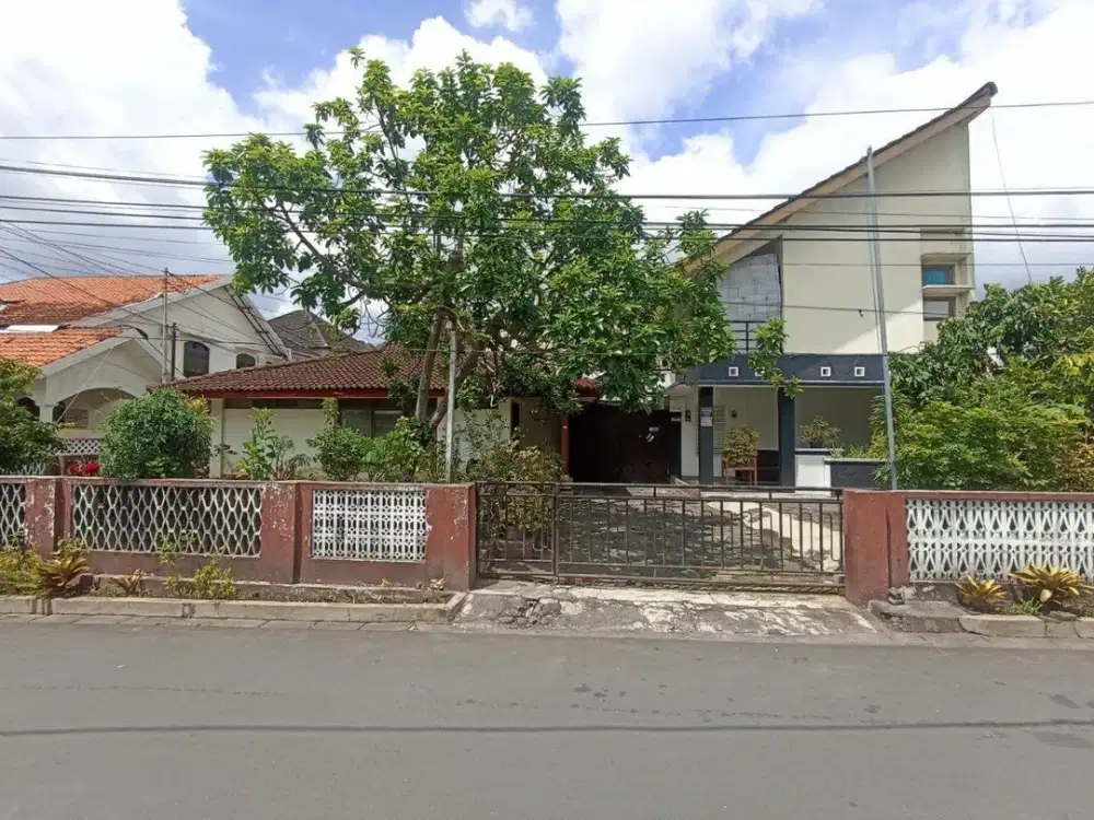Rumah Induk dan Kos dekat UGM Jalan Kaliurang km5 Sleman