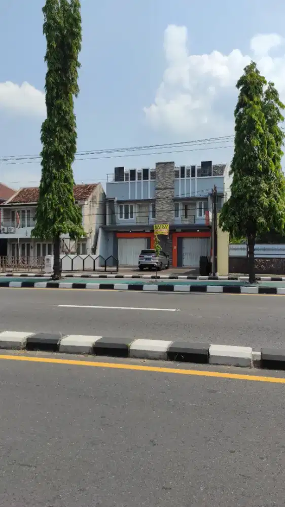 DIJUAL RUKO 2 STRATEGIS RING ROAD UTARA MAGUWOHARJO