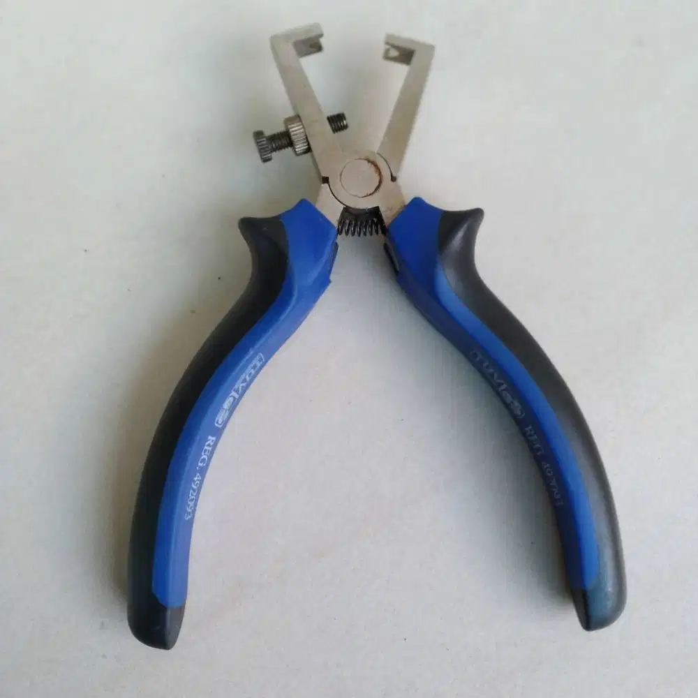 Tang kupas kabel IWT 6 inch