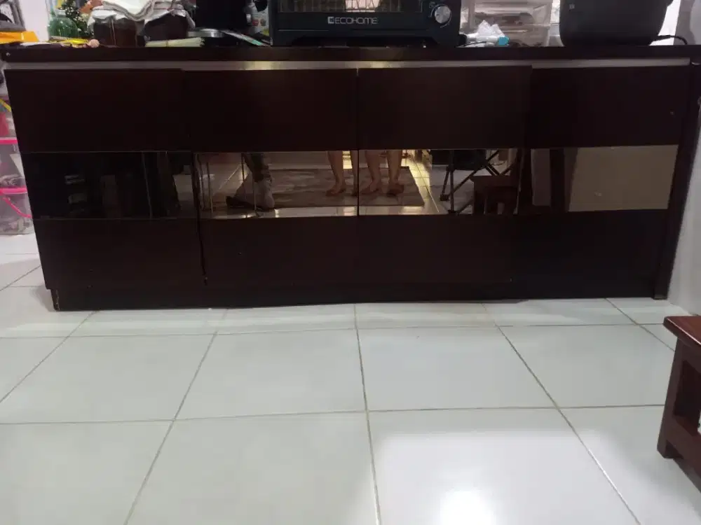 Lemari pajang kayu