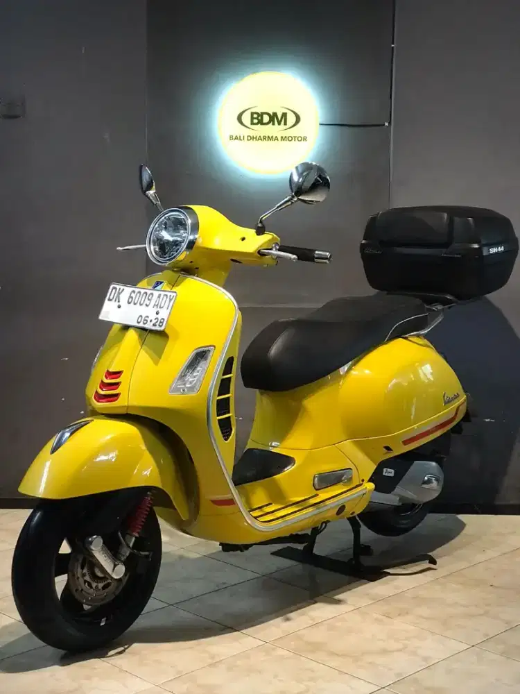 DP 6 JT/ PIAGGIO VESPA GTS TAHUN 2023 BALI DHARMA MOTOR