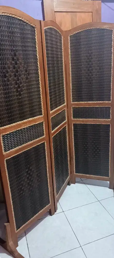Penyekat Ruangan/ shaf musholla