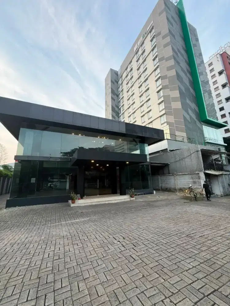 Disewakan bangunan showroom di Jl. TB Simatupang, Cilandak Barat