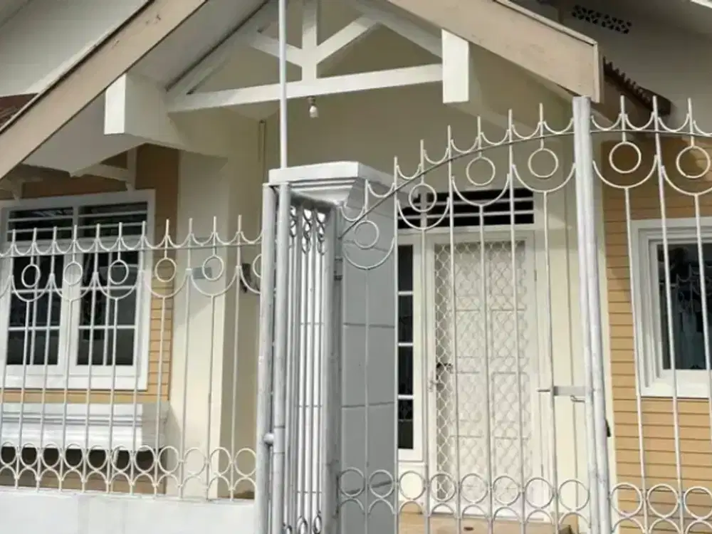 Rumah lama siap huni habis renov dan terawat di Sutorejo
