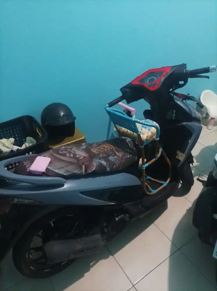 Fokus jual VARIO 110 grey / Abu