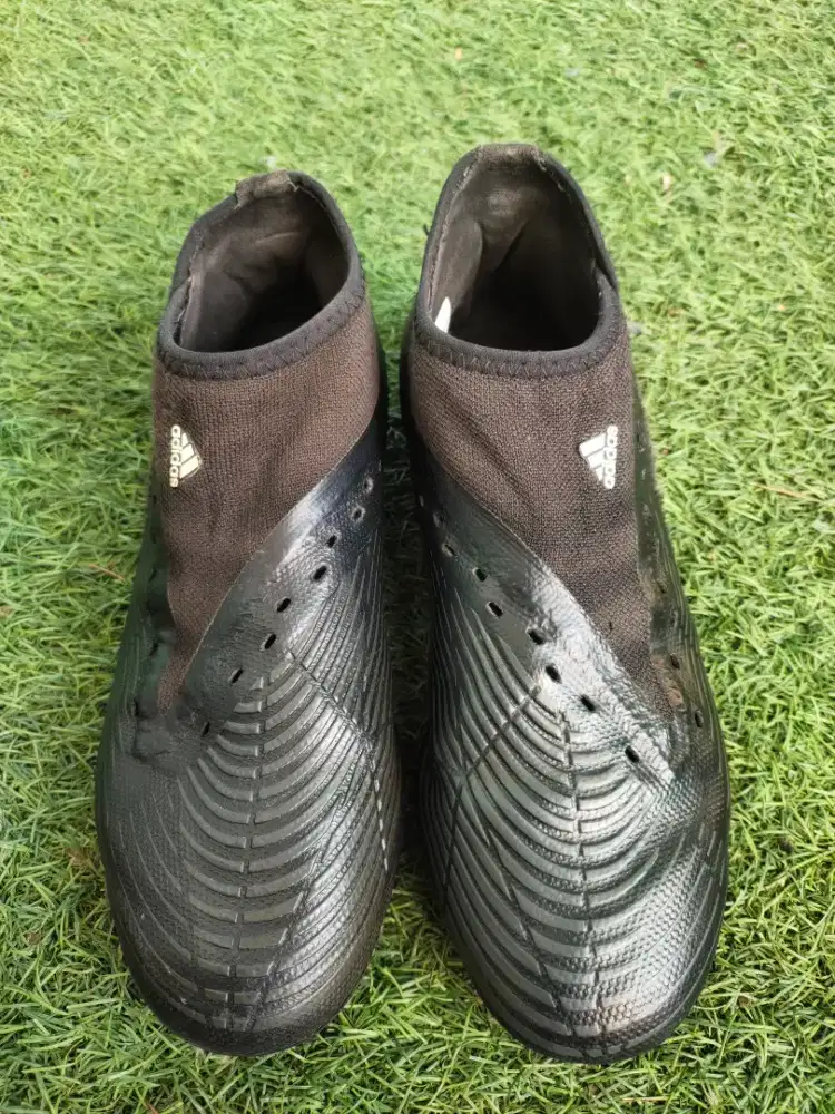 Sepatu Bola Adidas Predator Edge Hitam Size 40 Bekas Sudah Di-Sol