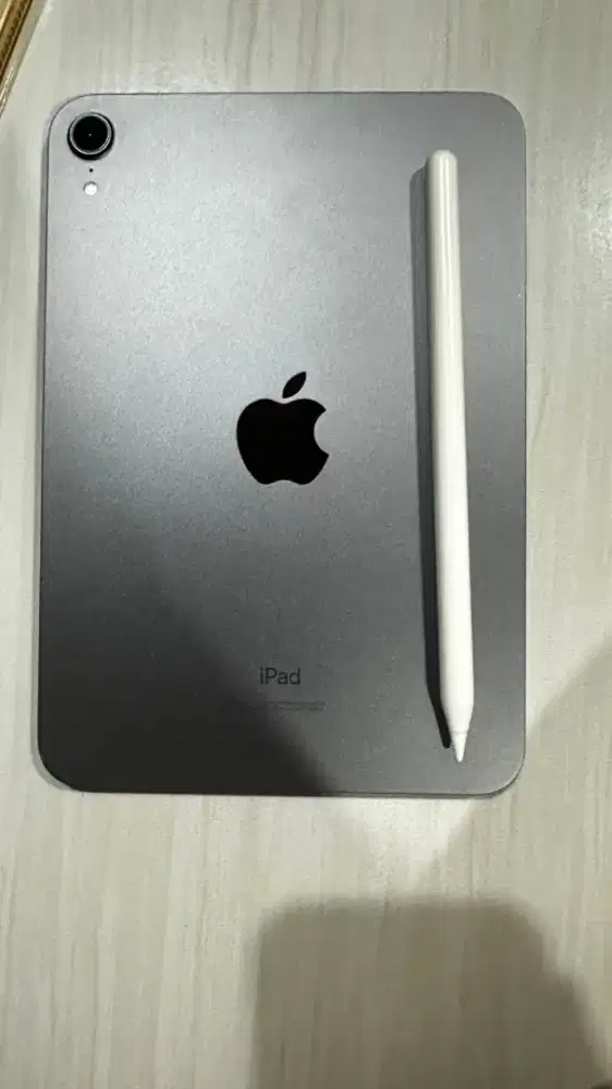 Ipad Mini Gen 6 Second 97% like new, dipakai haya buat nonton film.