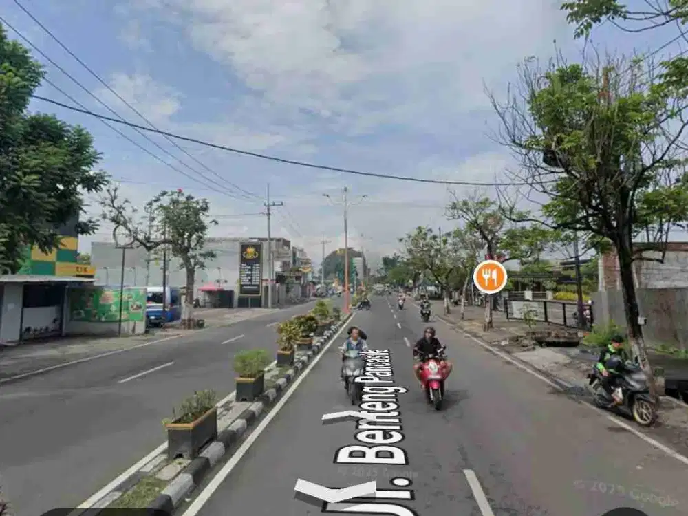 Dijual komersial area Nol jalan raya Mojokerto kota deretan Wizzmie 
Jalan Benteng Pancasila