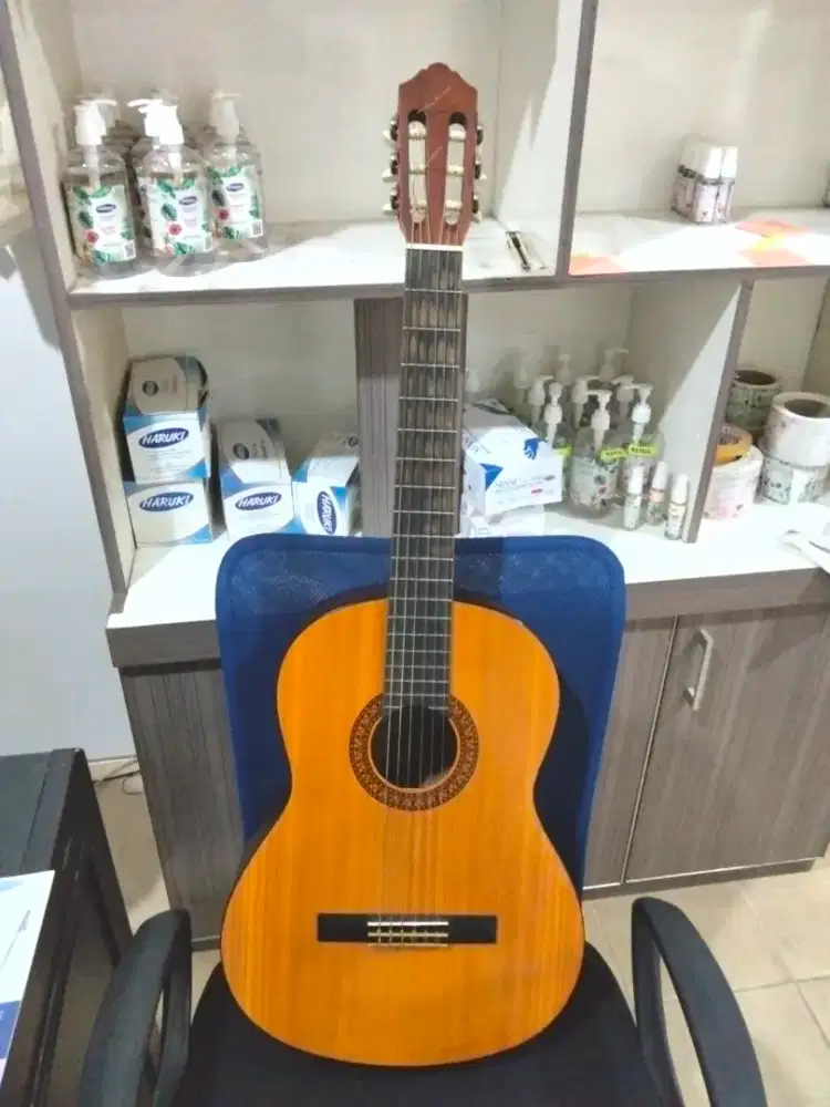 JUAL CEPAT! GITAR CLASIC YAMAHA NYLON C315