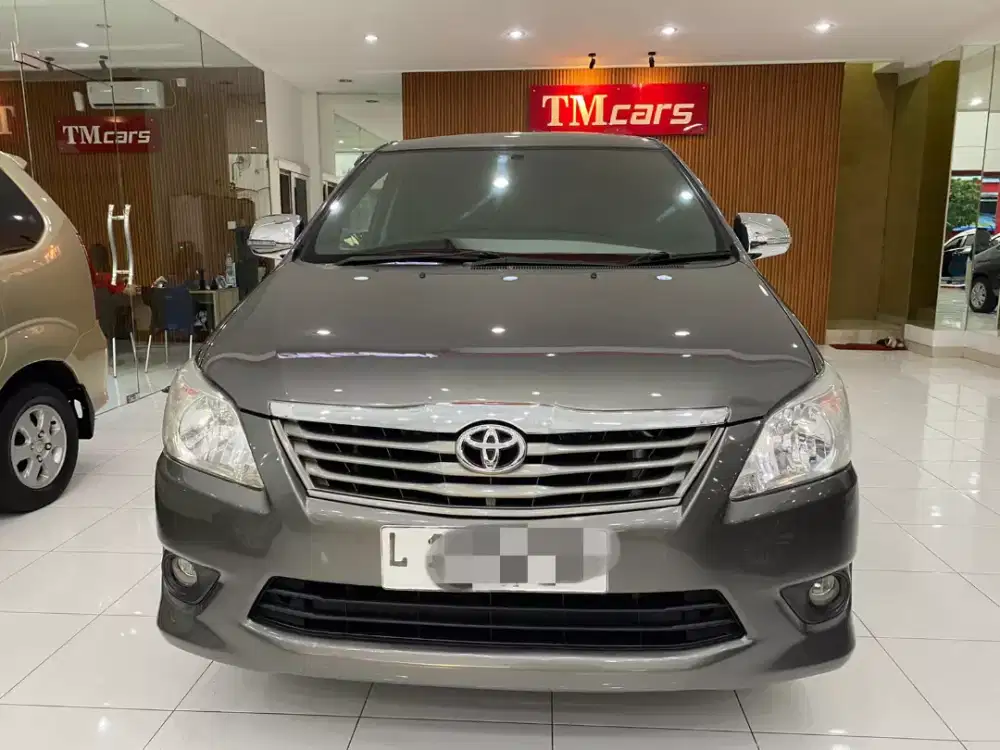 Toyota kijang Innova 2013 E 2.0 AT super istimewa